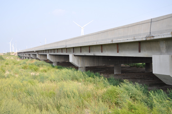 進(jìn)港路彌河大橋